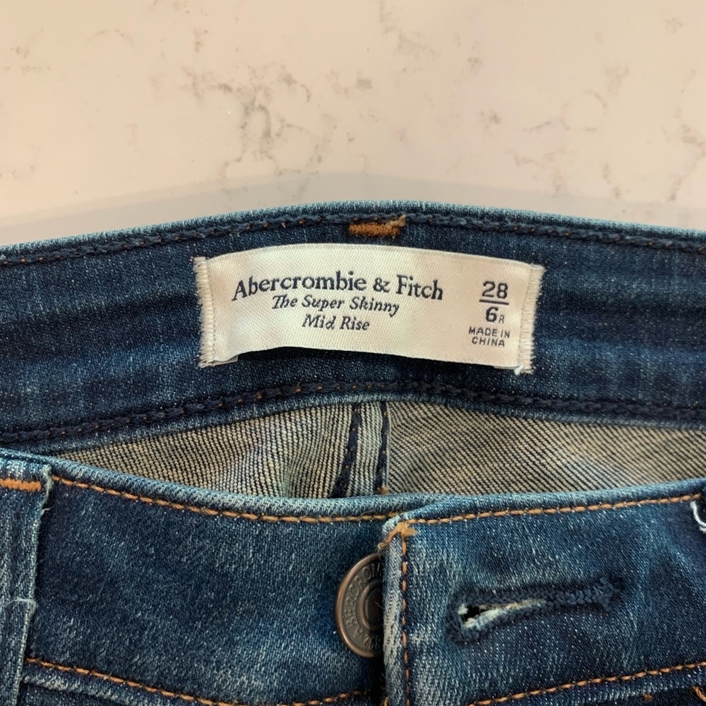 A&F Mid-Rise Super Skinny Distressed Jeans, Size 6 - Picture 6 of 8